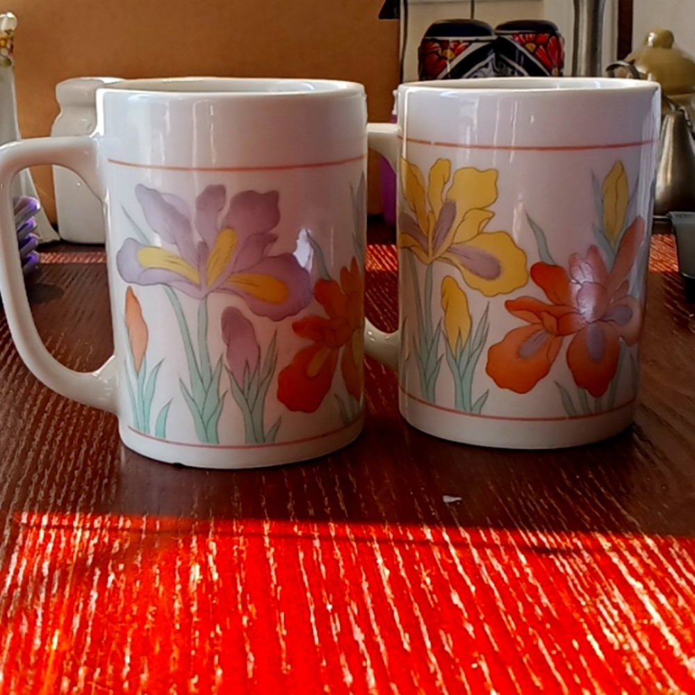Vintage Tiger Lily Mug Set